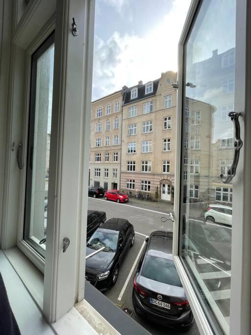 I Apartment *